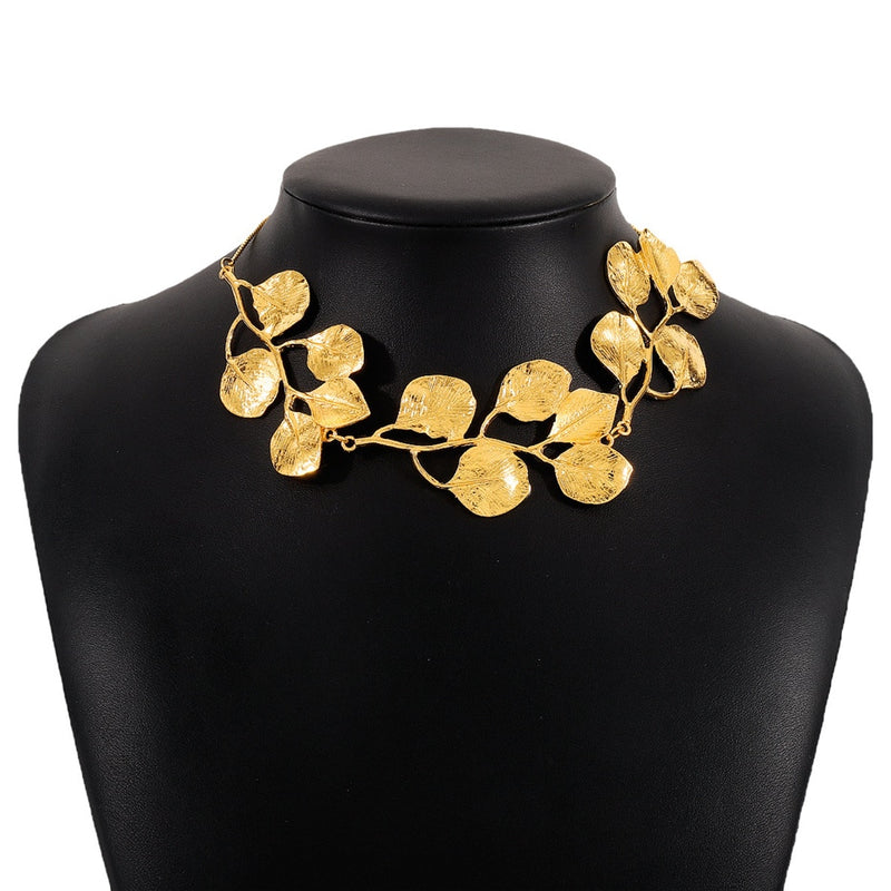 Colar em Folhas Dourado