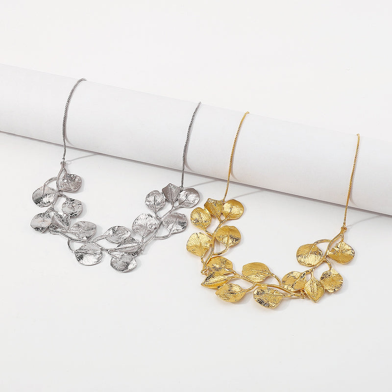 Colar em Folhas Dourado