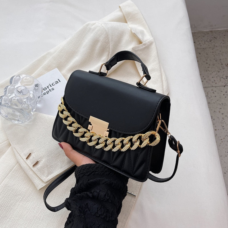Bolsa de Ombro em Correntes