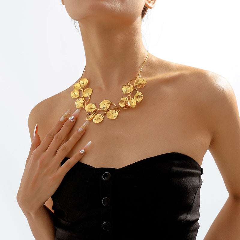 Colar em Folhas Dourado
