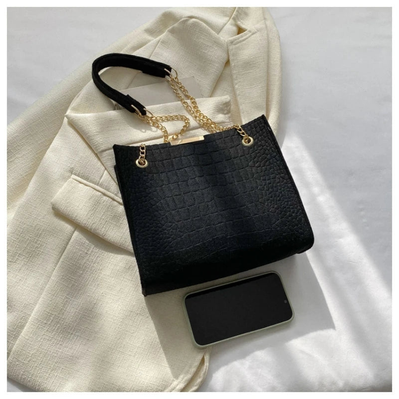 Bolsa Casual em Correntes