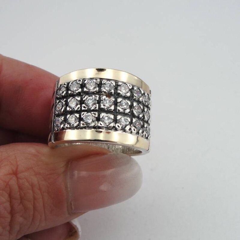 Anel Vintage Dourado e Cristais
