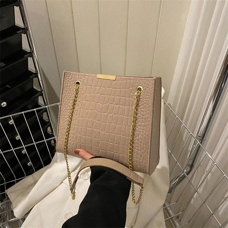 Bolsa Casual em Correntes