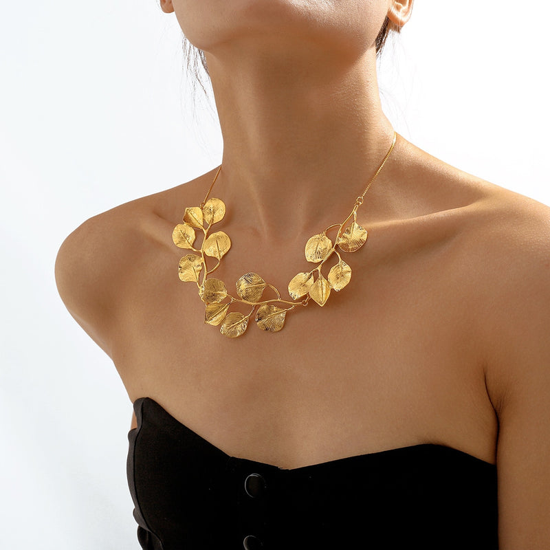 Colar em Folhas Dourado