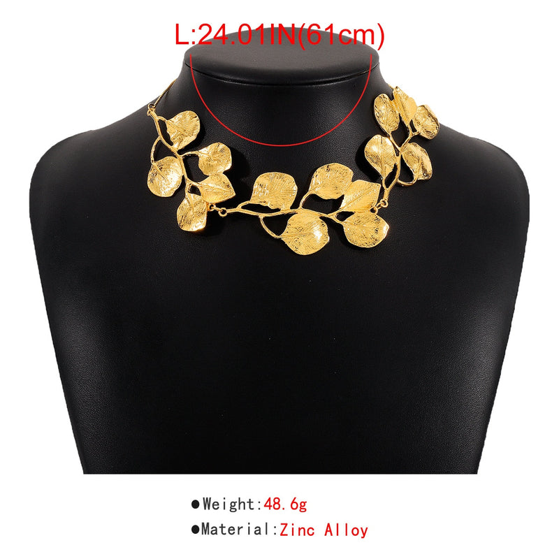 Colar em Folhas Dourado