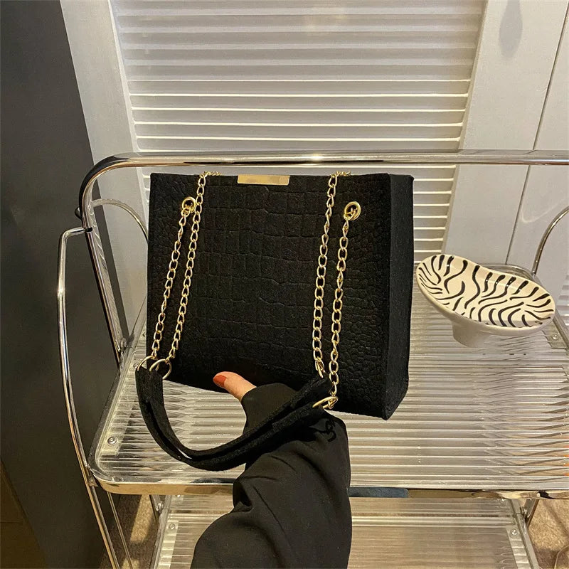 Bolsa Casual em Correntes
