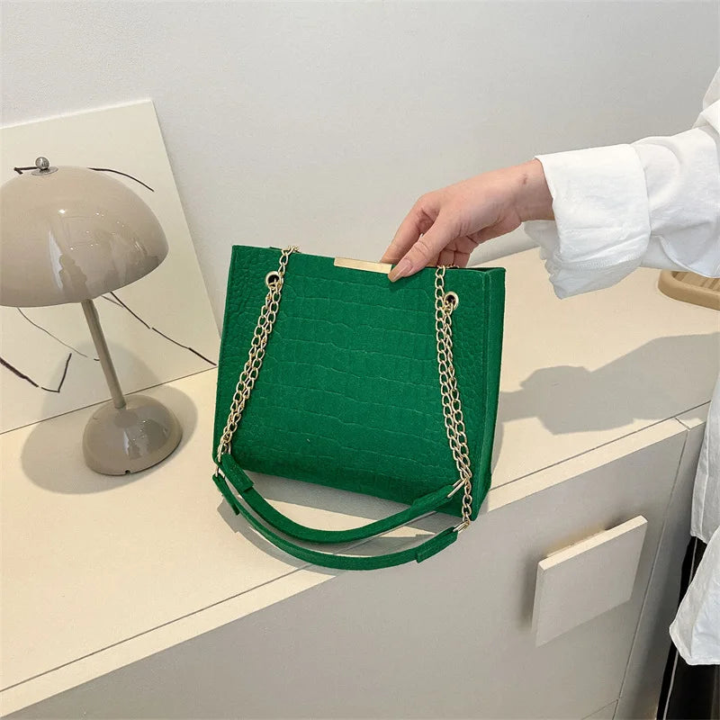 Bolsa Casual em Correntes
