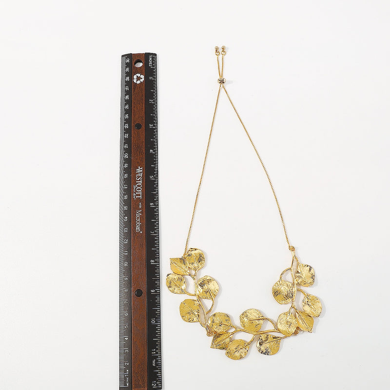 Colar em Folhas Dourado