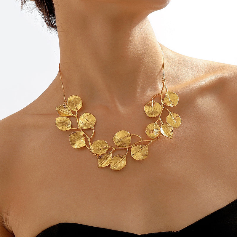 Colar em Folhas Dourado